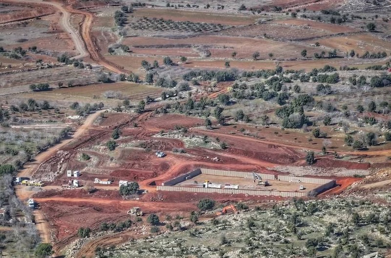 İşgal güçleri Suriye'de kalıcı olduğunu ispat eden askeri yapılar inşa ediyor - Resim: 2
