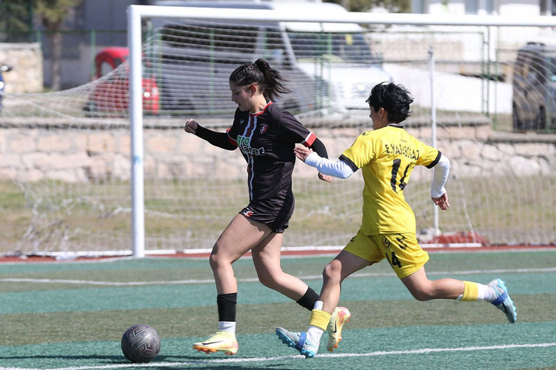 Cezalı antrenör sahaya giremeyince bakın ne yaptı - Resim: 4