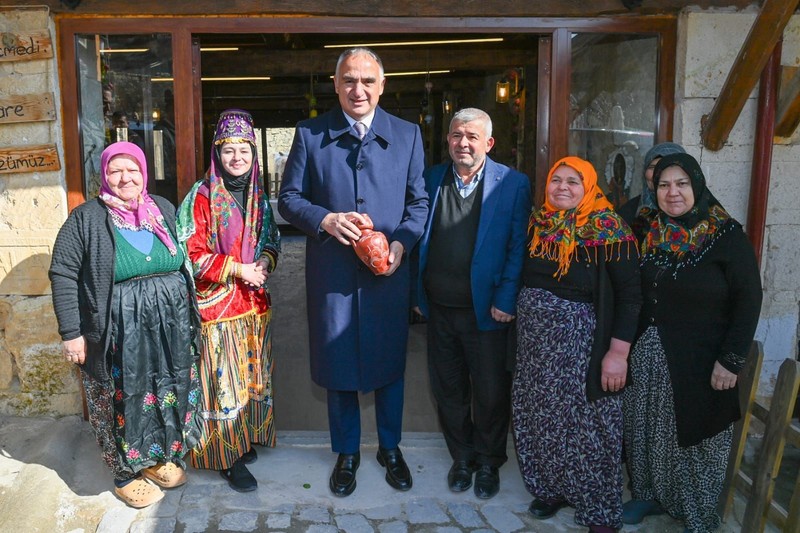 Bakan Ersoy Afyonkarahisar’da kütüphane açılışına katıldı - Resim: 7