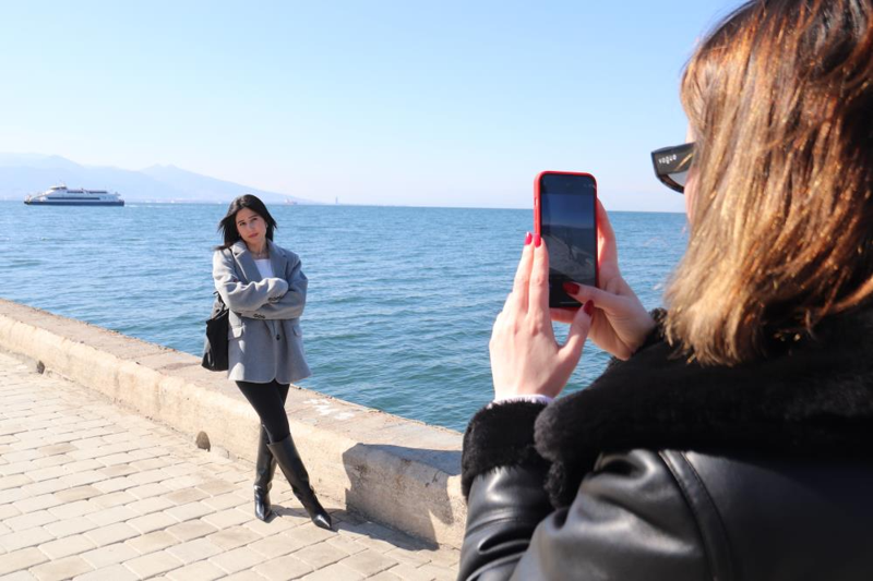 Türkiye'nin bir yanı kar, bir yanı güneş: İzmir'de yazdan kalma günler yaşanıyor - Resim: 8