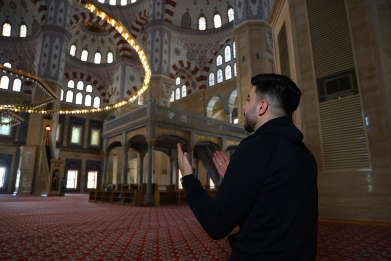 Orta Doğu'nun en büyük camilerinden biri! Adana'da şifreleriyle dikkat çekiyor - Resim: 5