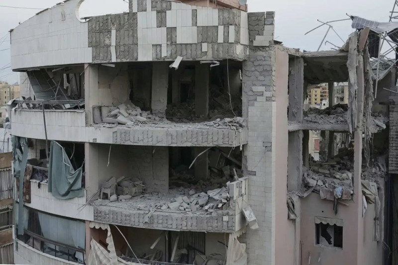 İsrail'den Beyrut'a hava saldırısı... Hedef 'Hizbullah lideriydi' dediler rütbesiz çıktı - Resim: 1