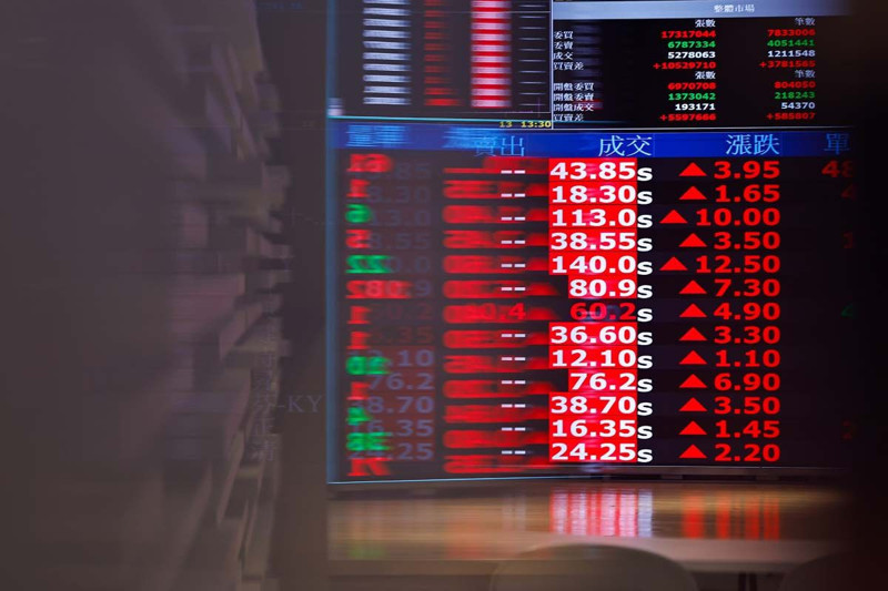 Piyasalarda Trump rüzgarı! Altın tarihi rekora koşuyor, Borsa toparlandı - Resim: 1