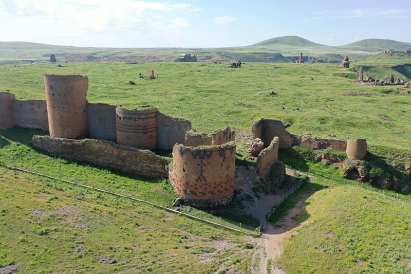Bin yılı aşan süresiyle surlar ihtişamını koruyor: Kars'ta bulunuyor - Resim: 5