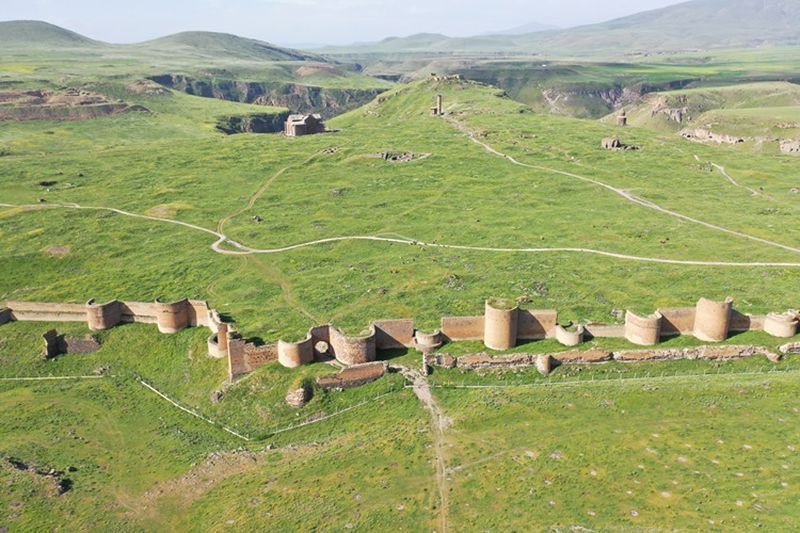 Bin yılı aşan süresiyle surlar ihtişamını koruyor: Kars'ta bulunuyor - Resim: 4