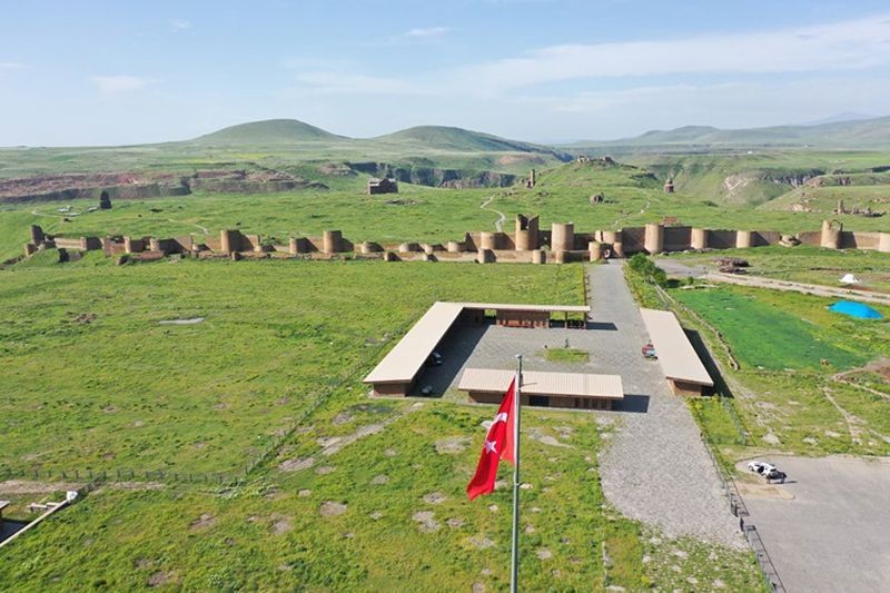 Bin yılı aşan süresiyle surlar ihtişamını koruyor: Kars'ta bulunuyor - Resim: 2