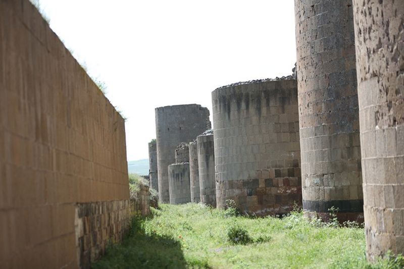 Bin yılı aşan süresiyle surlar ihtişamını koruyor: Kars'ta bulunuyor - Resim: 7