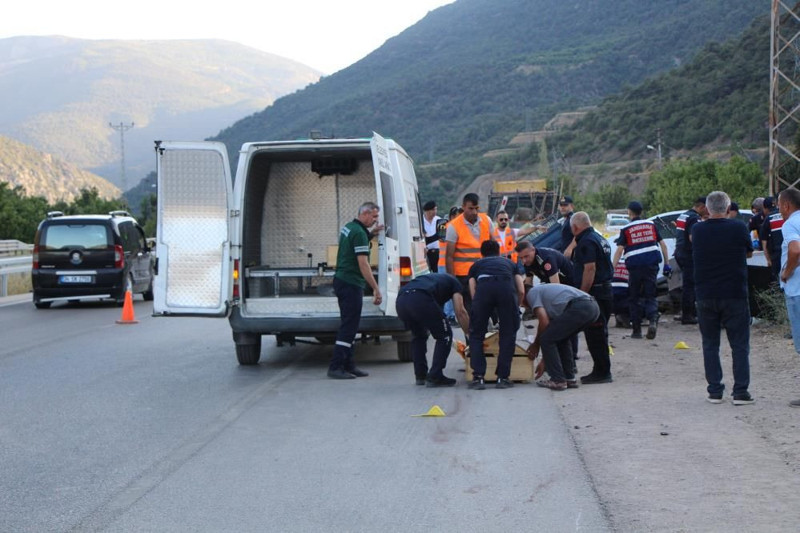 Amasya'da feci kaza! Anne ile oğlu hayatını kaybetti - Resim: 4