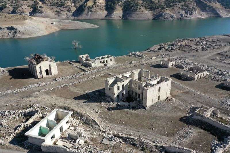 Kars'ta sular çekilince ortaya çıktı! İşte o görüntüler... - Resim: 2