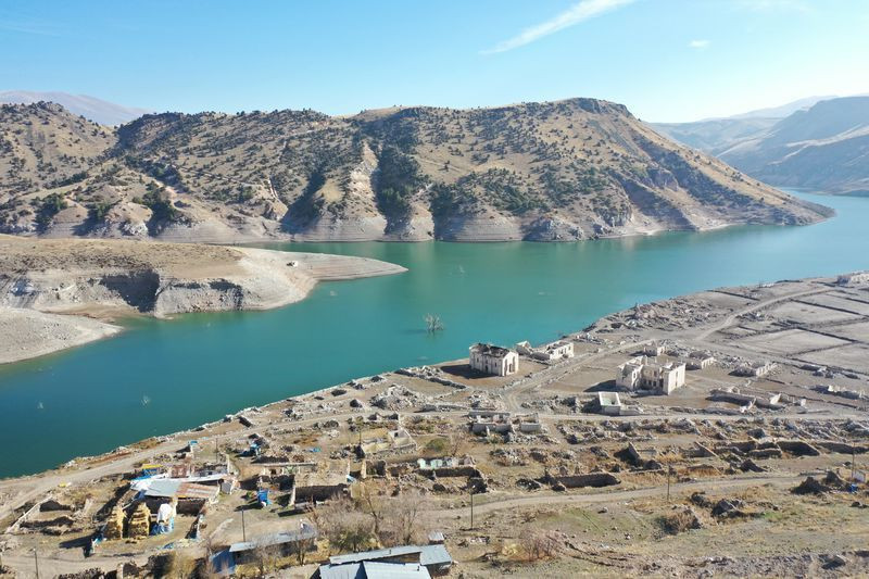 Kars'ta sular çekilince ortaya çıktı! İşte o görüntüler... - Resim: 3