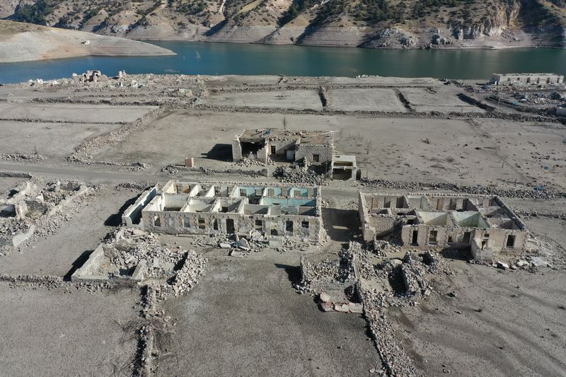 Kars'ta sular çekilince ortaya çıktı! İşte o görüntüler... - Resim: 10