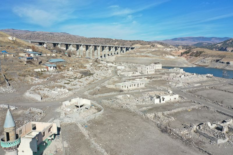 Kars'ta sular çekilince ortaya çıktı! İşte o görüntüler... - Resim: 11