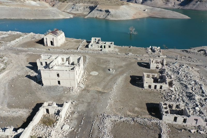 Kars'ta sular çekilince ortaya çıktı! İşte o görüntüler... - Resim: 12