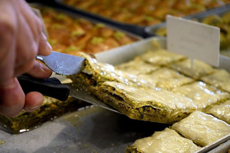 Üçkağıtçılar iş başında! Bayramda vatandaşa baklava diye bunu yediriyorlar - Resim: 2