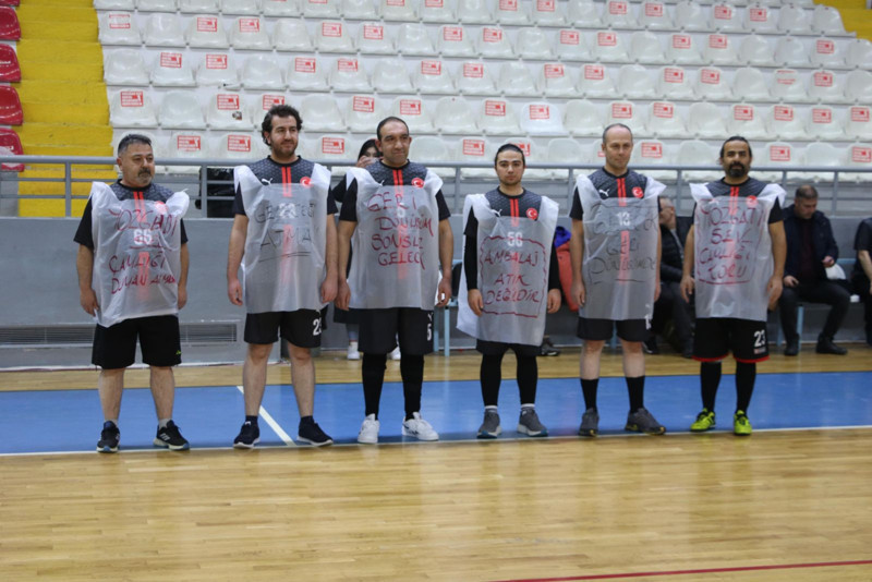 Sahaya poşet formayla çıktılar! - Resim: 3