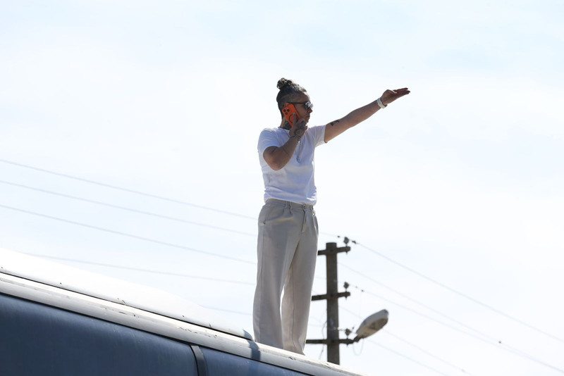 Cezalı antrenör sahaya giremeyince bakın ne yaptı - Resim: 5