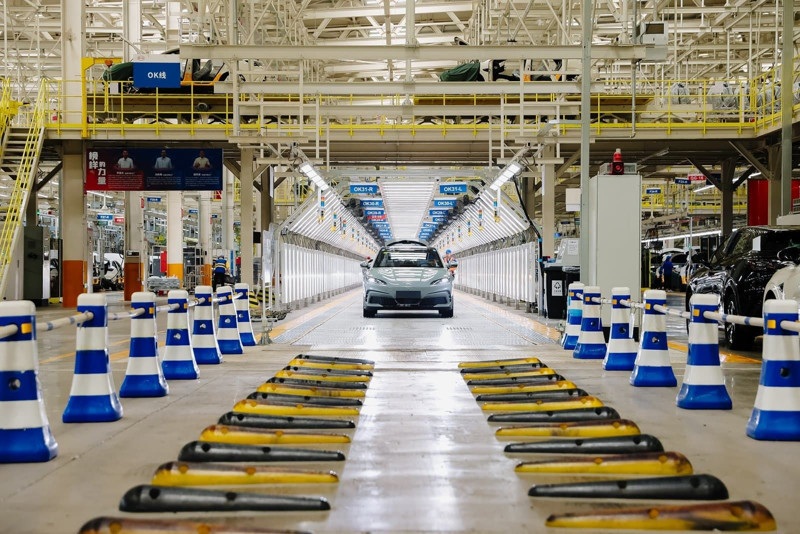 Çinli otomotiv devi BYD'nin fabrikasında bir gün! Aydınlık üretimin tüm aşamalarını görüntüledi - Resim: 8