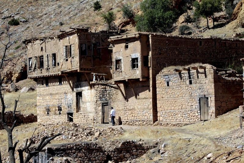 Bu köyde zaman durdu! 45 yıldır kimsenin yaşamadığı o köy Sivas'ta - Resim: 9