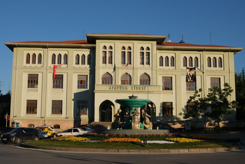 Eskişehir'in en iyi anadolu liseleri belli oldu! İşte taban puanları yüksek o liseler - Resim: 1