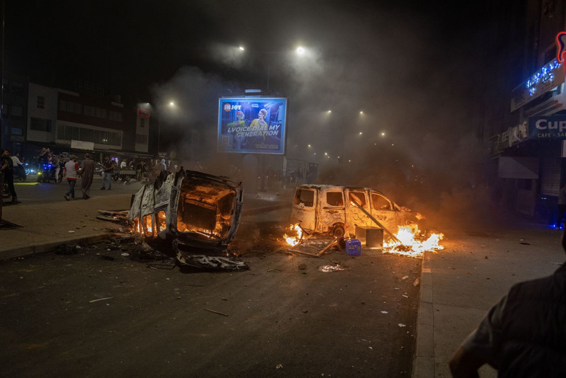 Protestolar devam ediyor! Sokaklar adeta yangın yeri - Resim: 12