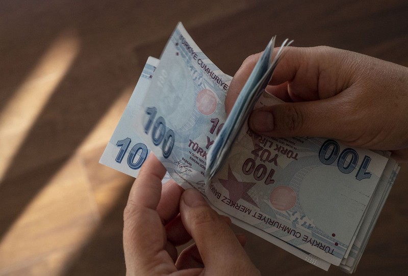 Emekliler dikkat! 3 bin lira hesaplara yatmaya başladı! Emekli ikramiye fark ödemeleri ne zaman yatacak - Resim: 1