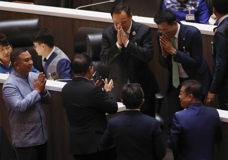 Protestoların ardından başbakan istifa etmişti! Yeni başbakan seçildi - Resim: 1
