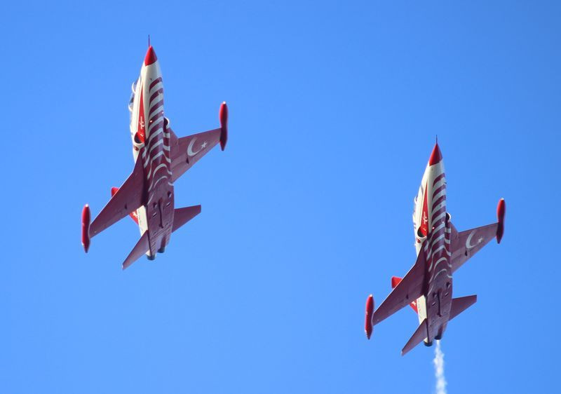 Türk Yıldızları, Bandırma semalarında nefes kesti - Resim: 1