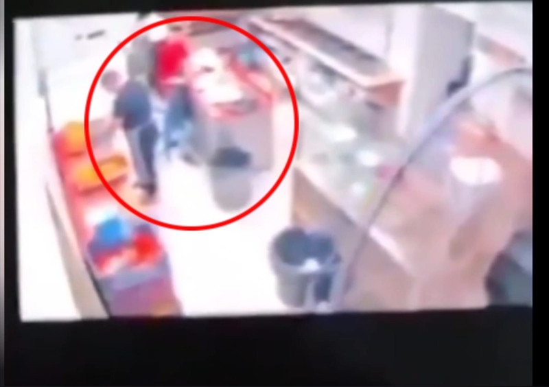 Şırnak'ta çalıştığı lokantada bıçaklanarak katledildi: O anlar kaydedildi - Resim: 2