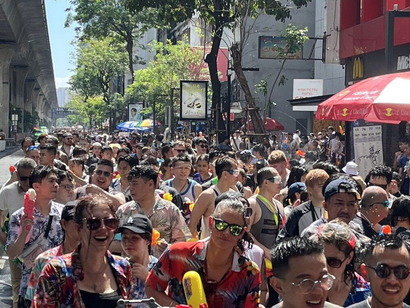 Tayland'da dünyanın en büyük su savaşı başladı: Renkli görüntüler oluşturdu - Resim: 3