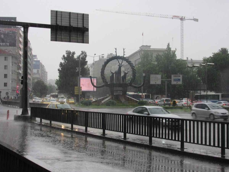 Ankara ve 12 ile sağanak geliyor! Meteoroloji uyardı teyakkuza geçildi! İşte sağanak yağış beklenen iller - Resim: 7