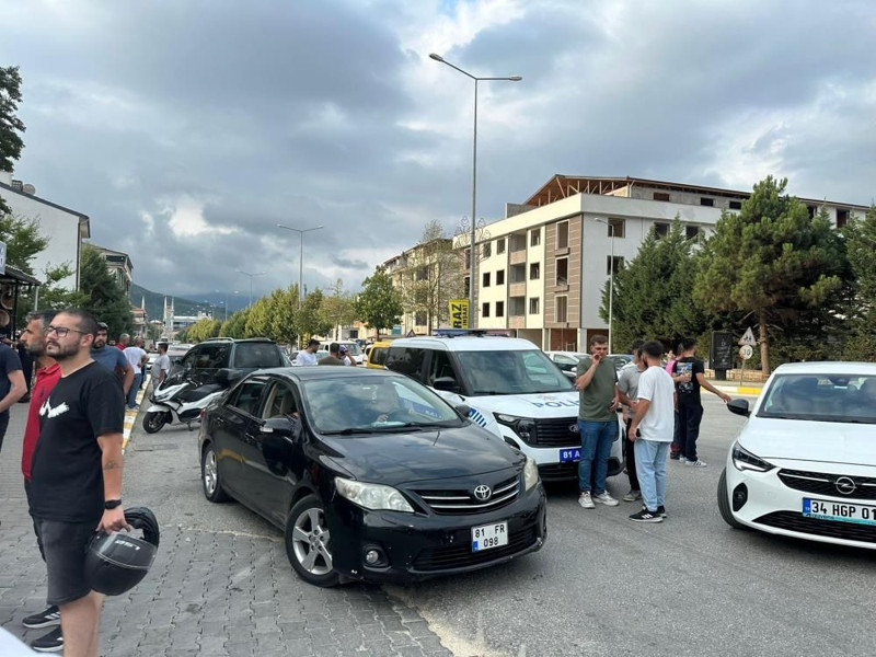 Sağlık merkezi önünde silahlı saldırı! 1 kişi hayatını kaybetti - Resim: 4