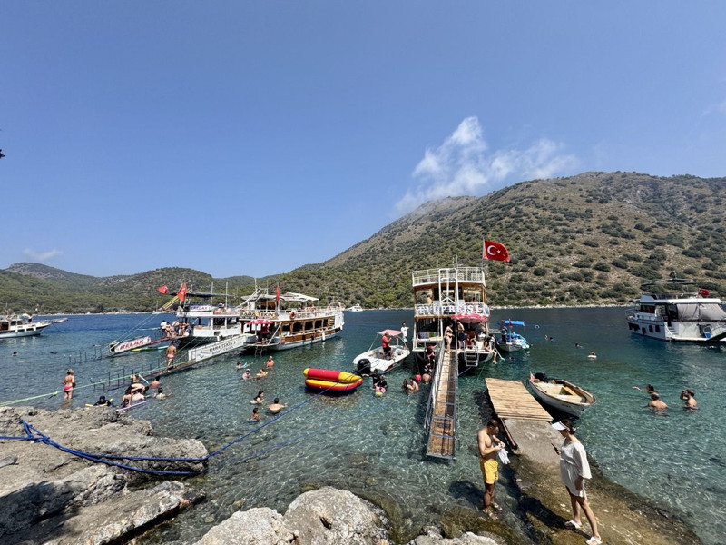 Muğla'nın Fethiye ilçesinde bulunuyor! Mavi tur yapanların uğrak noktası oldu - Resim: 31