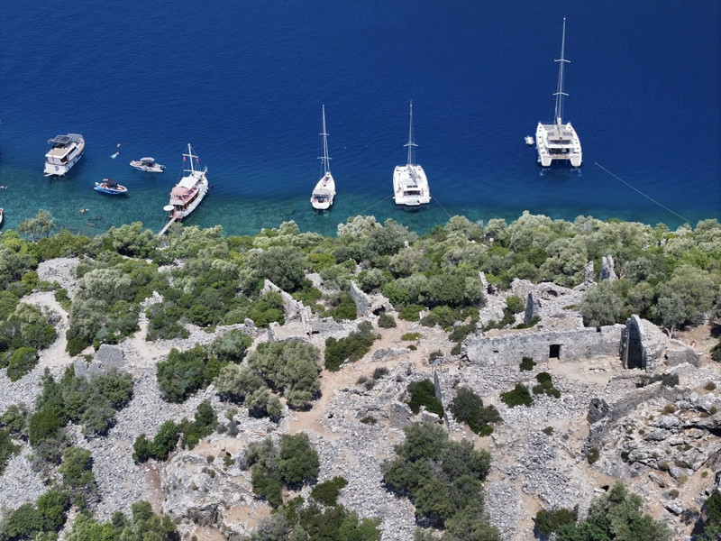 Muğla'nın Fethiye ilçesinde bulunuyor! Mavi tur yapanların uğrak noktası oldu - Resim: 1