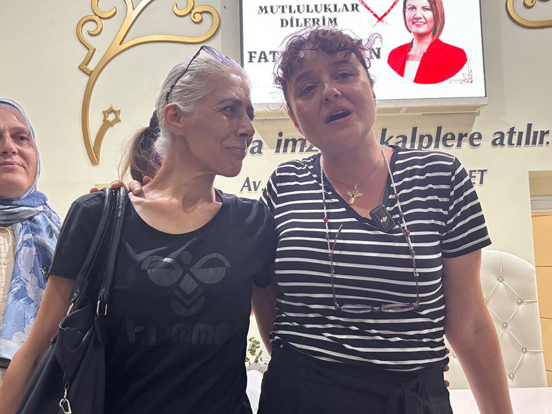 Yasemin Minguzzi, acı ortaklarıyla buluştu - Resim: 5