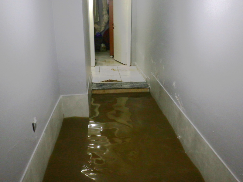 Ankara'da skandal görüntü! Yağmurda evini su basan adam isyan etti - Resim: 2